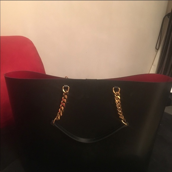 Saint Laurent structured tote, with gold chain detail. - Picture 2 of 8
